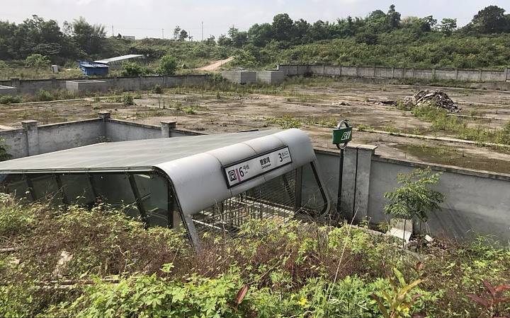 Những bức ảnh về một  ga tàu điện ngầm Trung Quốc rất khó tìm thấy ở ngoại ô Trùng Khánh vừa lan truyền nhanh chóng trên mạng Internet.